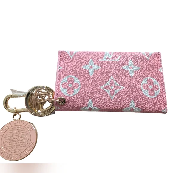 Louis Vuitton Trunks & Bags Charm, 35x41mm Round, Pink - Picture 6 of 8
